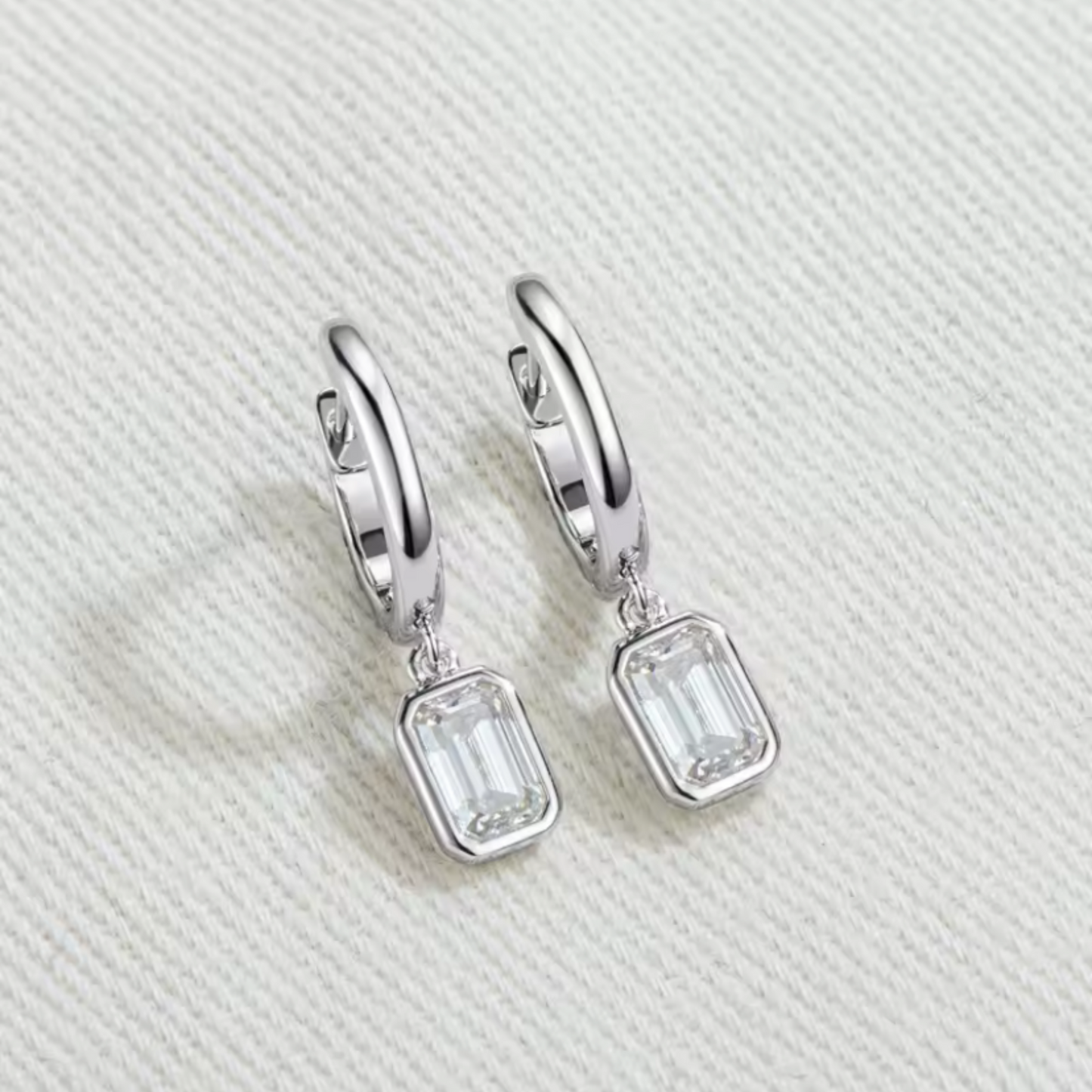 Pendientes Moissanite Corte Esmeralda en Plata 925 | Lujo Atemporal