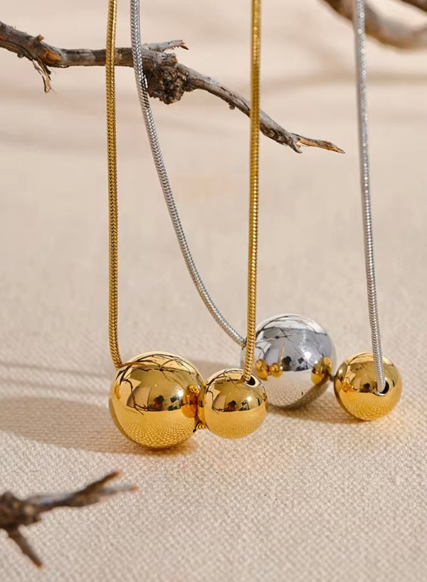 Collar Esferas Doradas – Minimalismo con brillo eterno ✨