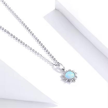 Collar Sol Radiante en Plata 925 con Ópalo Blanco