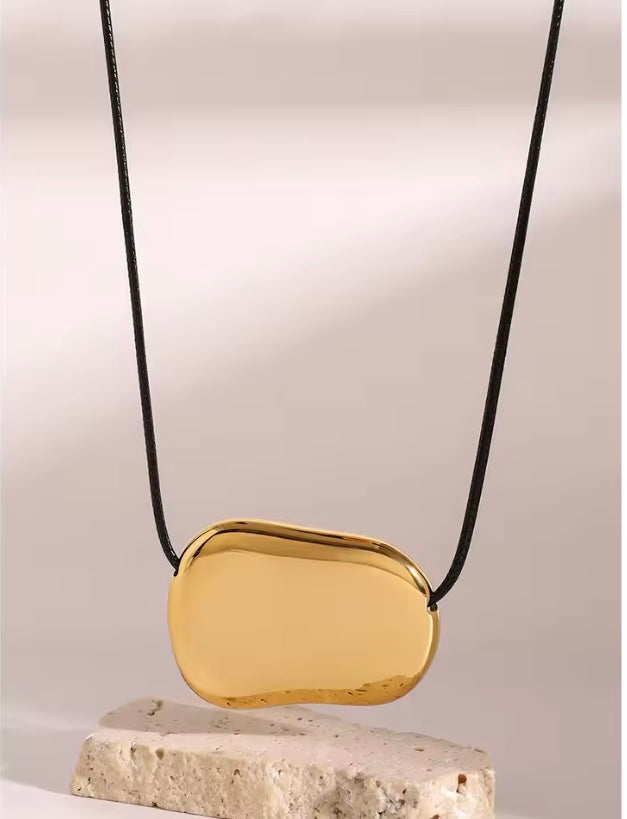 Collar Minimalista Irregular en Acero Inoxidable Dorado – Ajustable e Hipoalergénico
