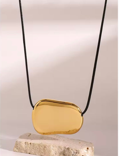 Collar Minimalista Irregular en Acero Inoxidable Dorado – Ajustable e Hipoalergénico