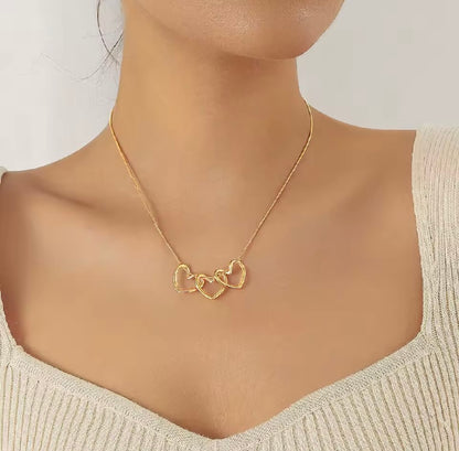 Collar Corazones Dorados en Acero Inoxidable 316L – Minimalismo con estilo
