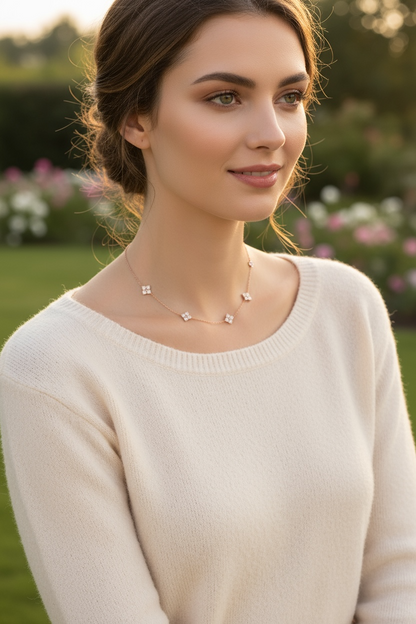 Collar Flor de Moissanita en Plata 925 con Baño en Oro 18K | Brillo & Elegancia Atemporal