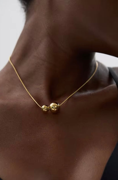 Collar Esferas Doradas – Minimalismo con brillo eterno ✨