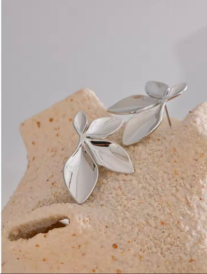 Pendientes hoja dorada en acero inoxidable | Antialérgicos, resistentes al agua, estilo elegante