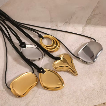 Collar Minimalista Irregular en Acero Inoxidable Dorado – Ajustable e Hipoalergénico