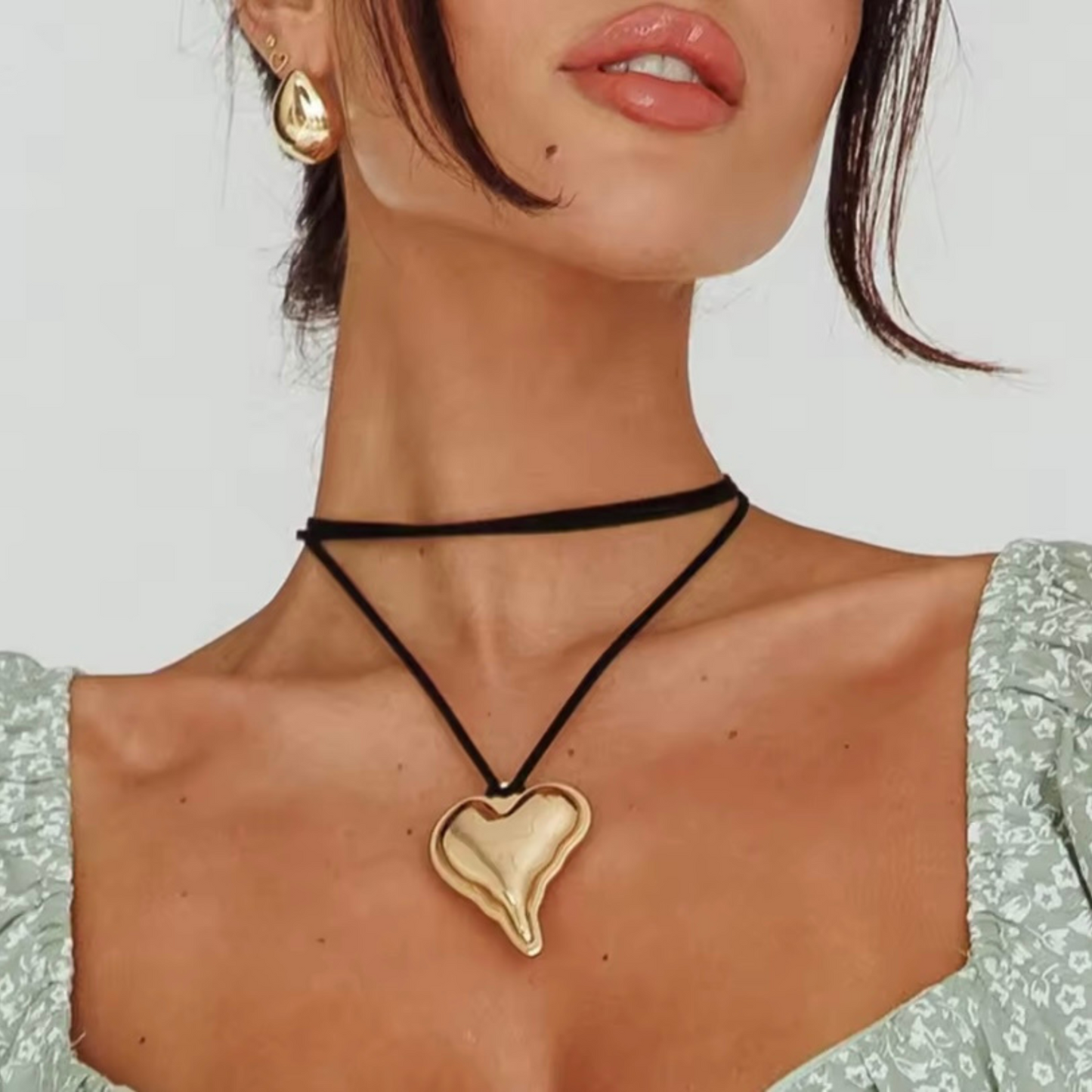 Collar Minimalista Irregular en Acero Inoxidable Dorado – Ajustable e Hipoalergénico