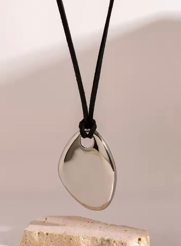 Collar Minimalista Irregular en Acero Inoxidable Dorado – Ajustable e Hipoalergénico