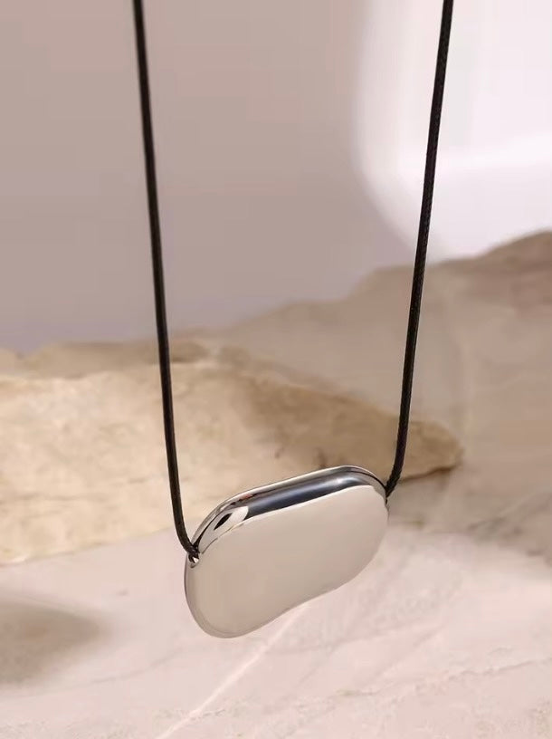 Collar Minimalista Irregular en Acero Inoxidable Dorado – Ajustable e Hipoalergénico