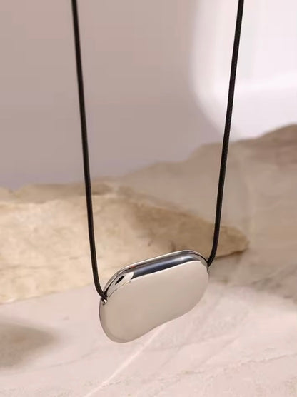 Collar Minimalista Irregular en Acero Inoxidable Dorado – Ajustable e Hipoalergénico