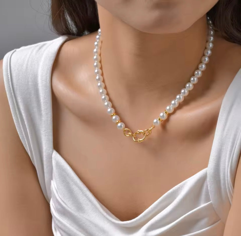 Collar de Perlas Elegantes con Acero Inoxidable y Oro 18K