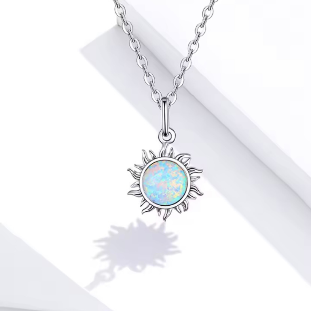 Collar Sol Radiante en Plata 925 con Ópalo Blanco