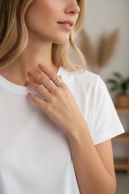 Anillo Mano de Fátima - Plata 925 con Piedra Lunar de Arcoíris