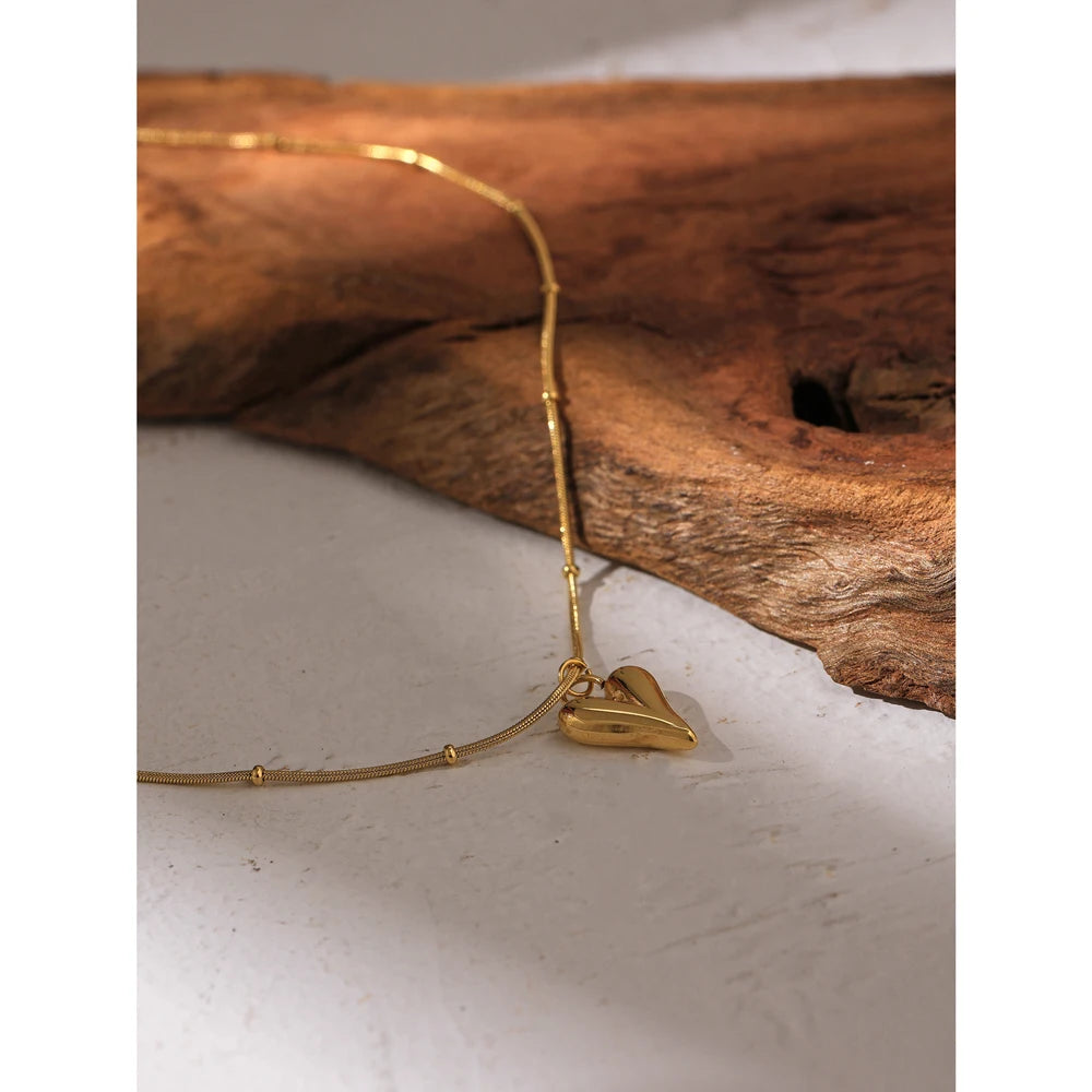 Collar Eternal Heart: El Latido del Oro