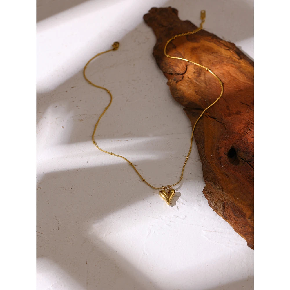 Collar Eternal Heart: El Latido del Oro