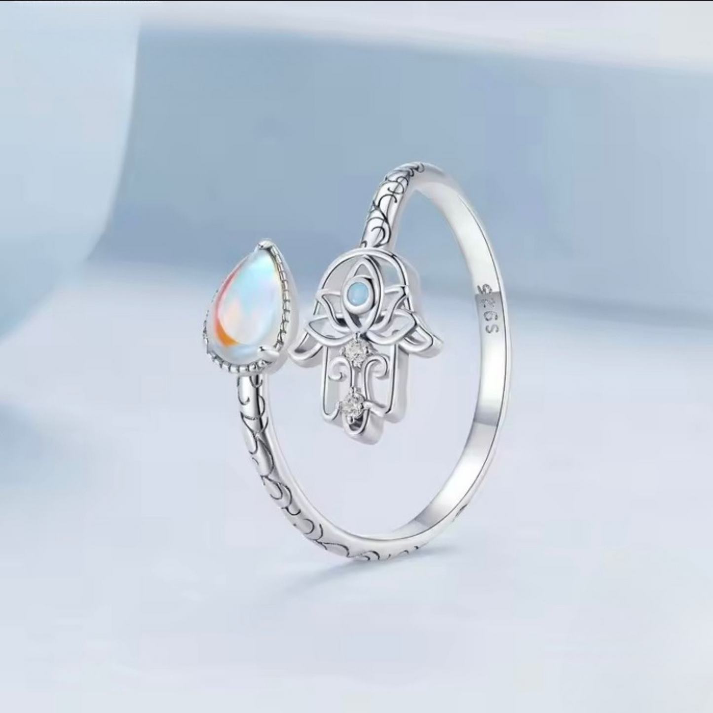 Anillo Mano de Fátima - Plata 925 con Piedra Lunar de Arcoíris