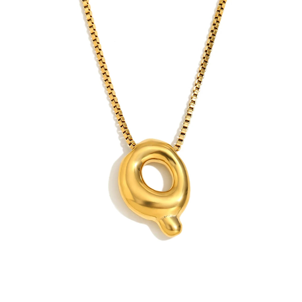 Collar Bubble Initial: Tu Identidad con Volumen
