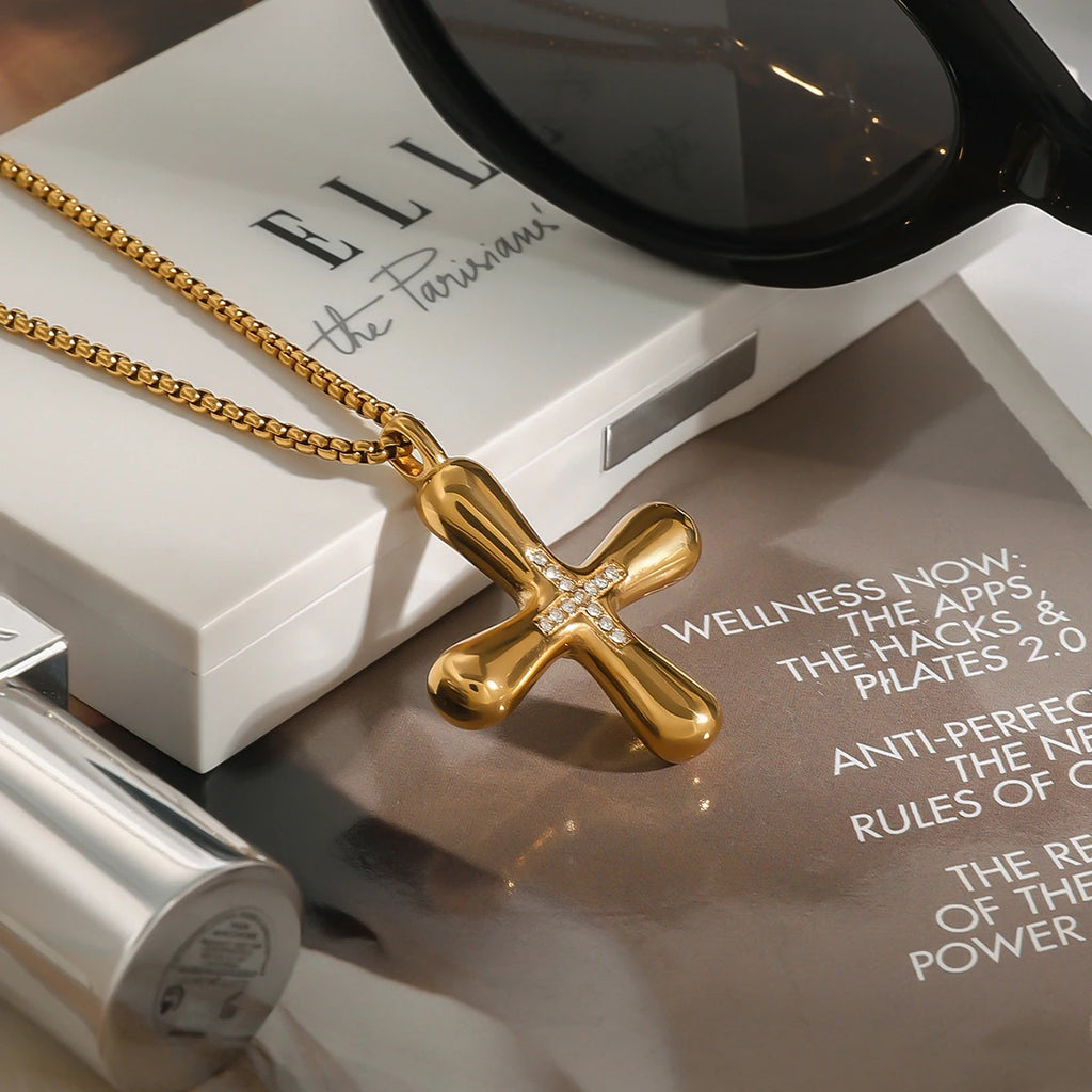Collar "Ethereal Cross" – Cruz Abombada & Pavé de Circonitas