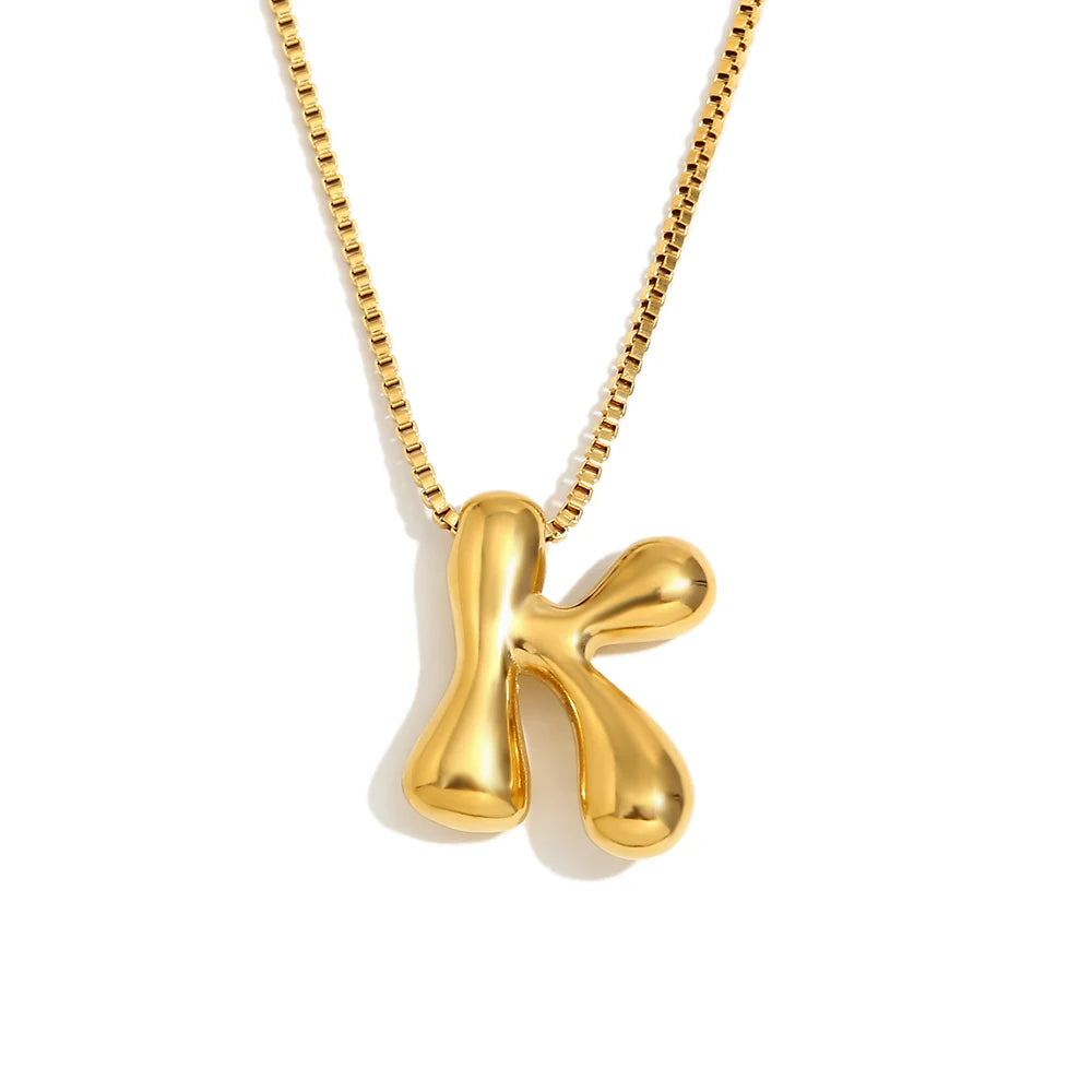 Collar Bubble Initial: Tu Identidad con Volumen