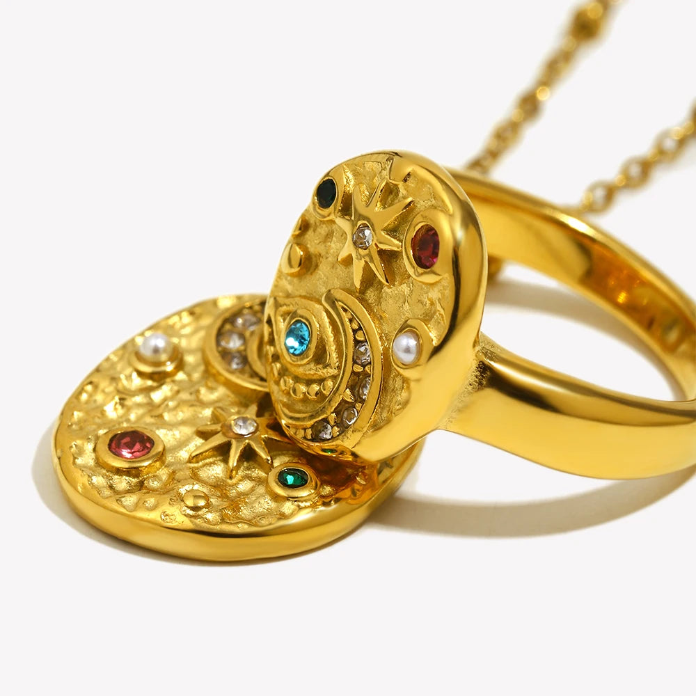 linea Amuletos "Celestial" – Medallón & Anillo Sello Martillado