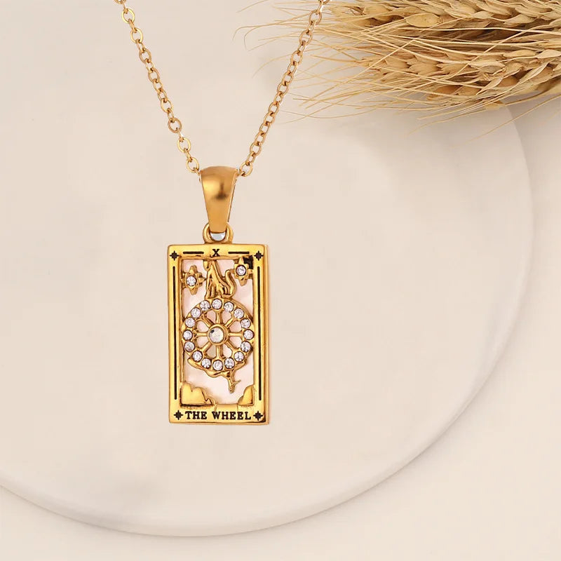 Collar Tarot Destiny: Tu Guía de Acero