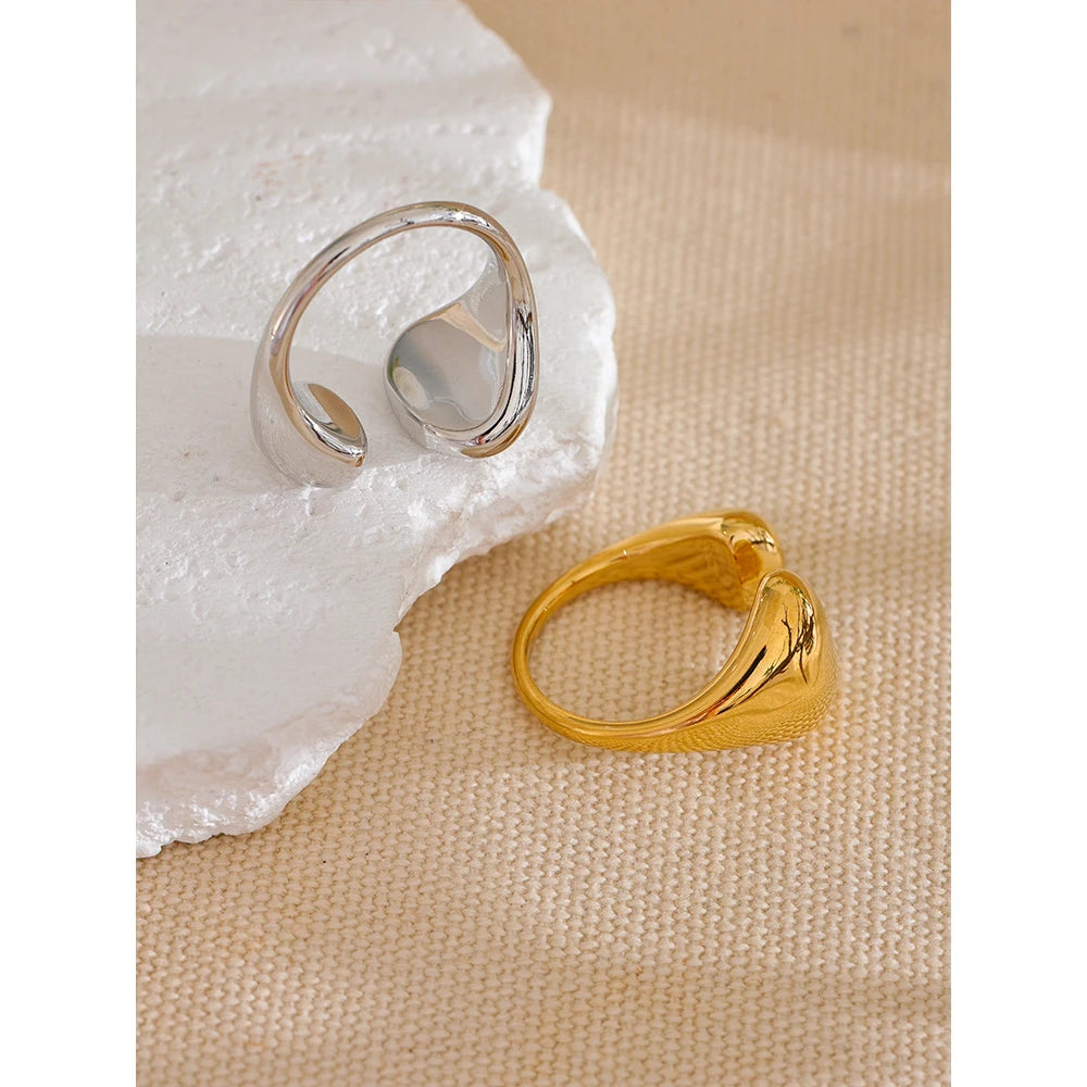 Anillo Liquid Form: La Elegancia de la Fluidez