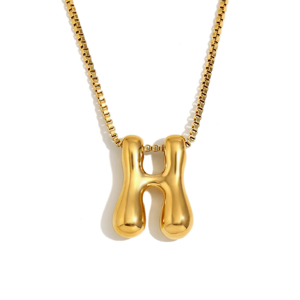 Collar Bubble Initial: Tu Identidad con Volumen
