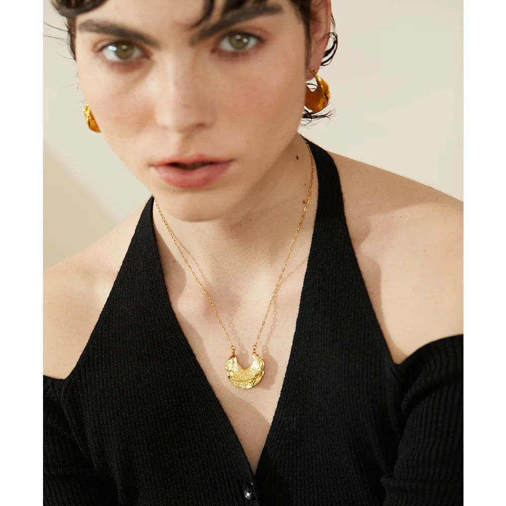 Collar Selene: Arte Orgánico en Oro