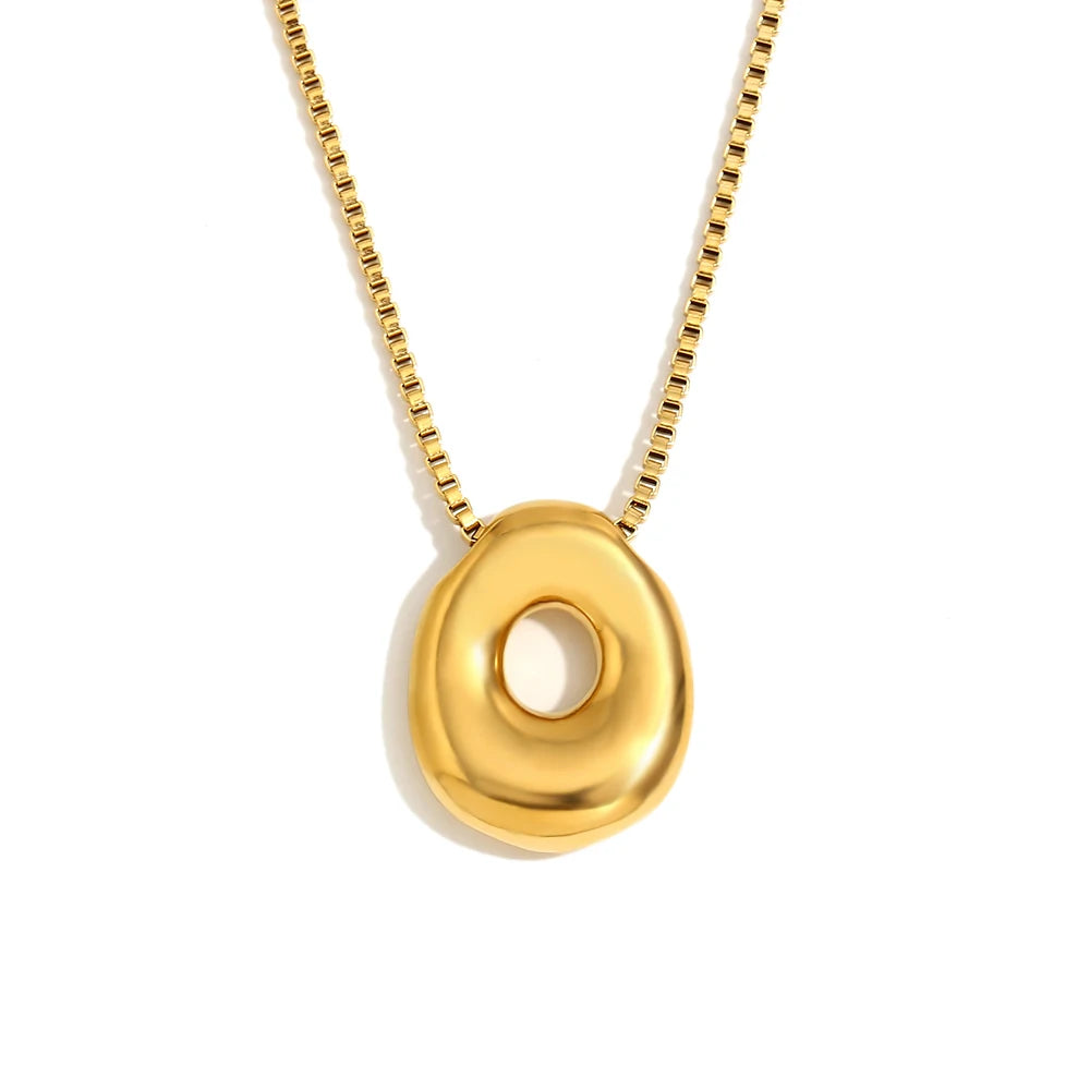 Collar Bubble Initial: Tu Identidad con Volumen