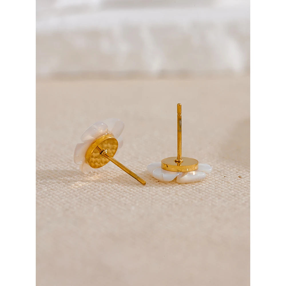 Pendientes Hera Pearl: Escultura y Sofisticación