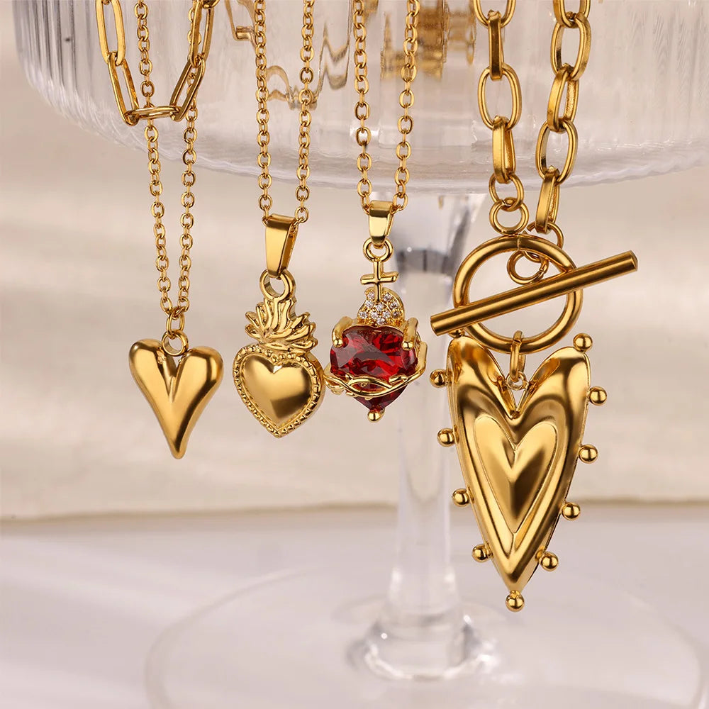 Collar "Heart Rebel" – Amuleto Punk en Oro 18K & Acero