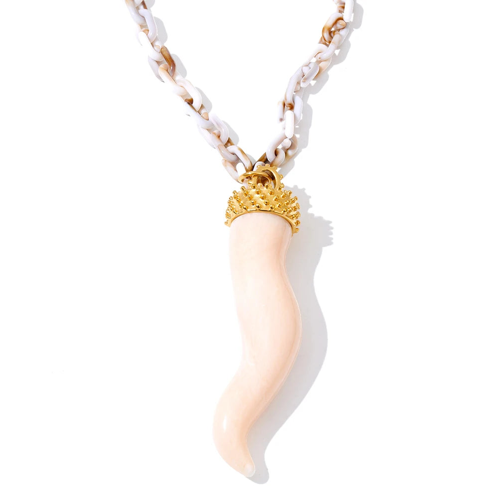 Collar Chili Charm: Amuleto de Pasión y Protección