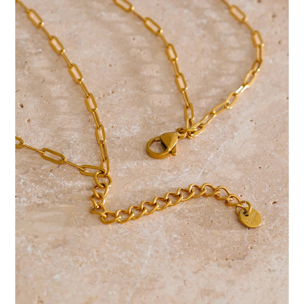 Collar Amore & Amuletos: Tu Historia en una Joya