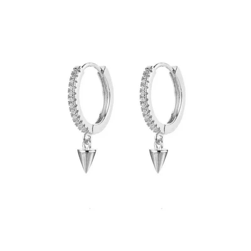 Pendientes Mini Charm: Símbolos y Brillo