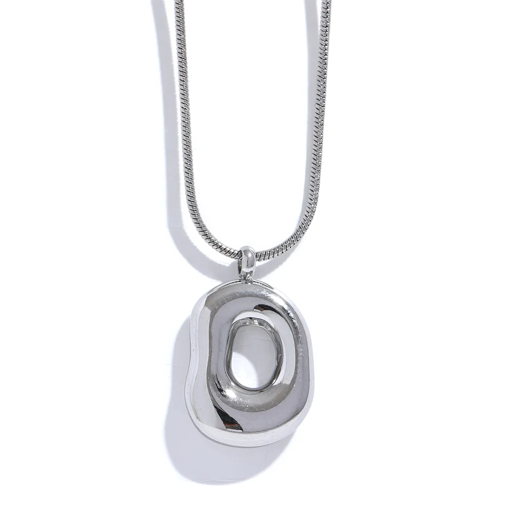 Collar Eclipse Orgánico: La Belleza de lo Imperfecto