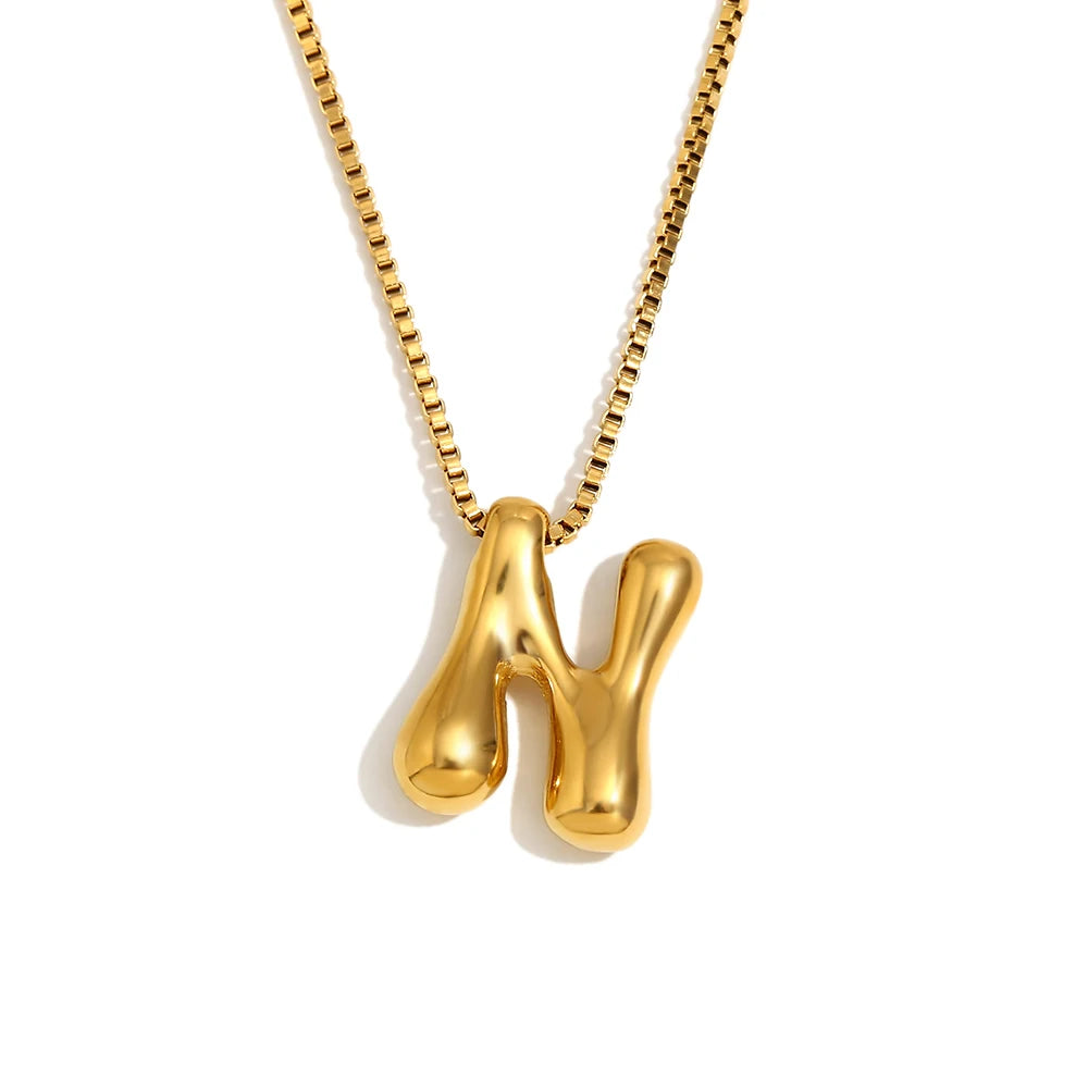 Collar Bubble Initial: Tu Identidad con Volumen