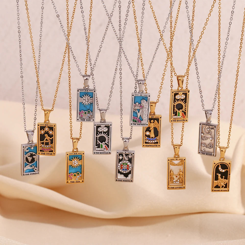 Collar Carta del Tarot "The Star" – Acero Inoxidable Bañado en Oro 18k