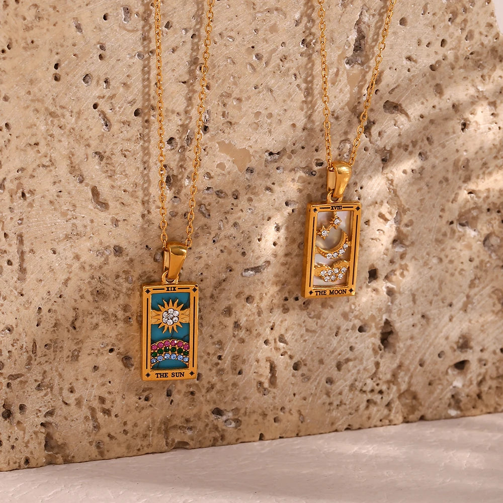 Collares "Tarot Arcana" – Cartas Místicas en Esmalte & Oro