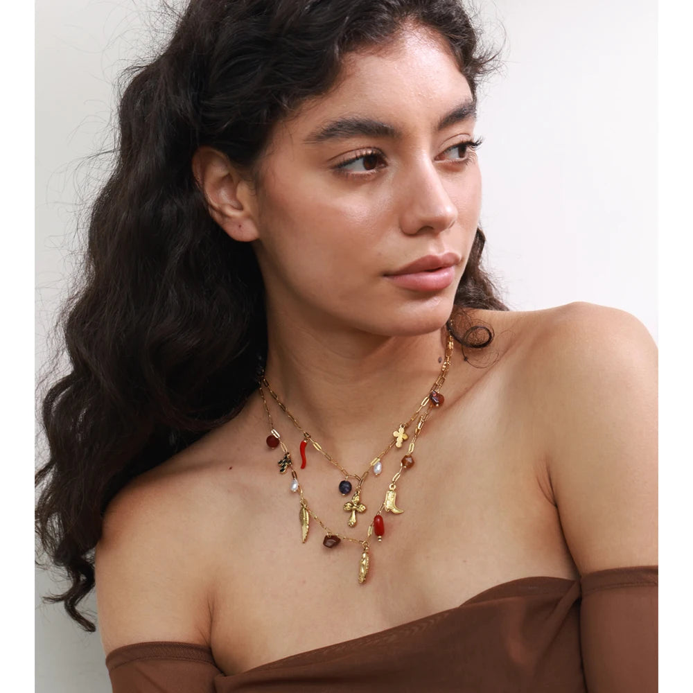 Collar Amore & Amuletos: Tu Historia en una Joya