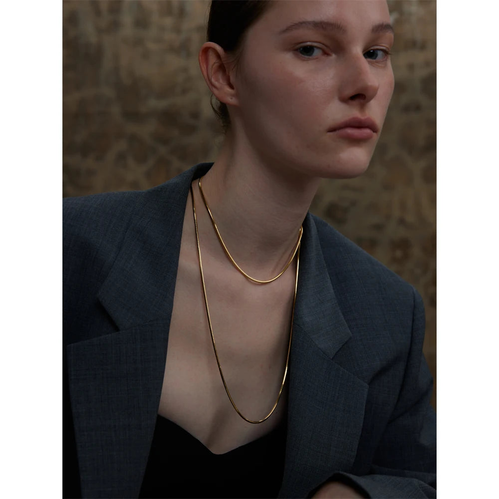Collar Liquid Gold Snake: Brillo de Seda