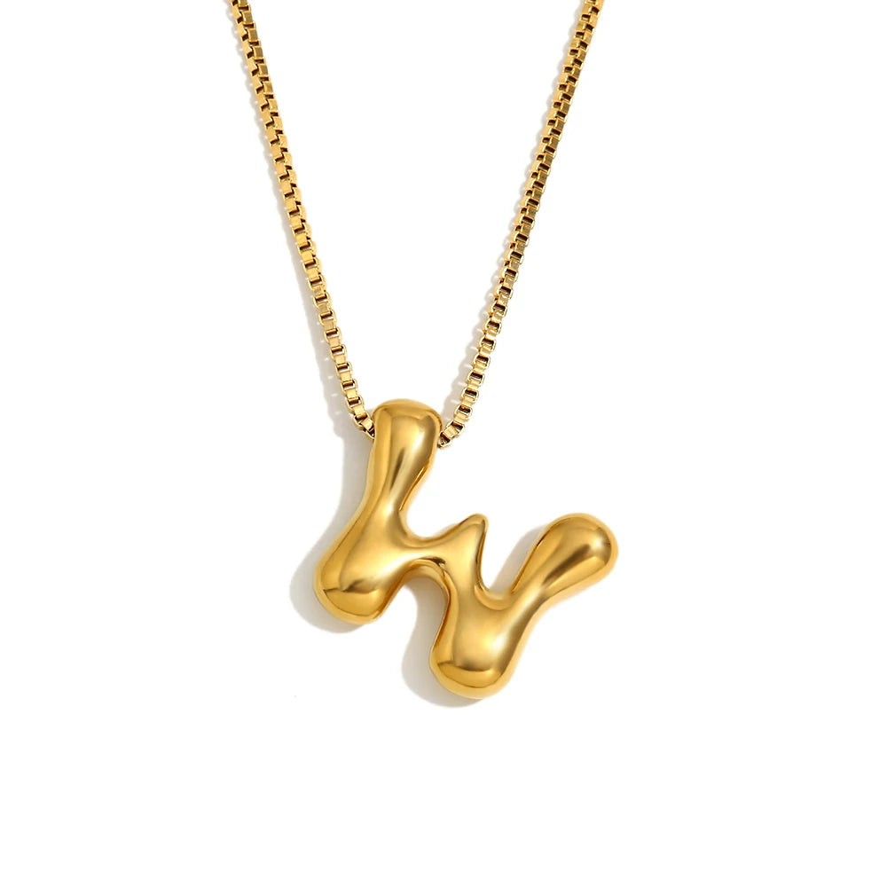 Collar Bubble Initial: Tu Identidad con Volumen