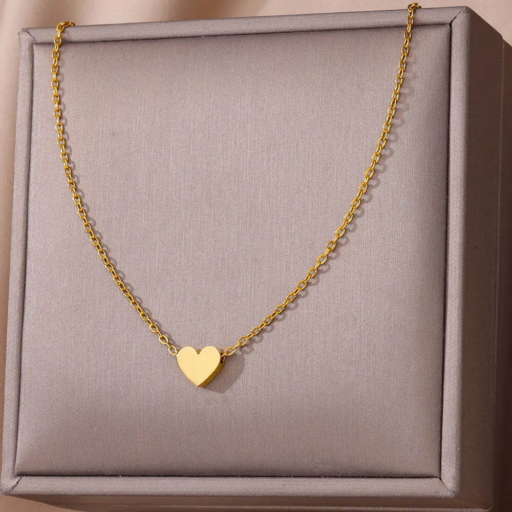 Collar "Heart Rebel" – Amuleto Punk en Oro 18K & Acero