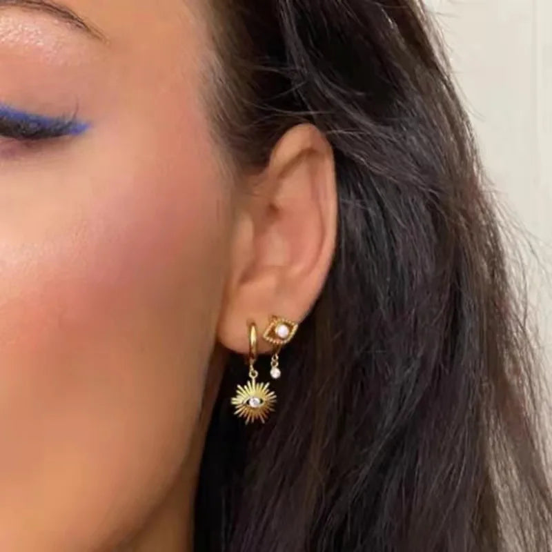 Pendientes Hamsa Protective: Tu Amuleto de Luz Diaria