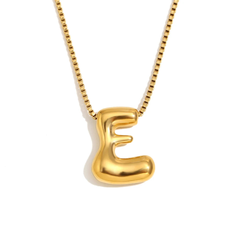 Collar Bubble Initial: Tu Identidad con Volumen