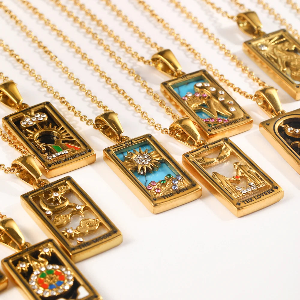 Collar Carta del Tarot "The Star" – Acero Inoxidable Bañado en Oro 18k