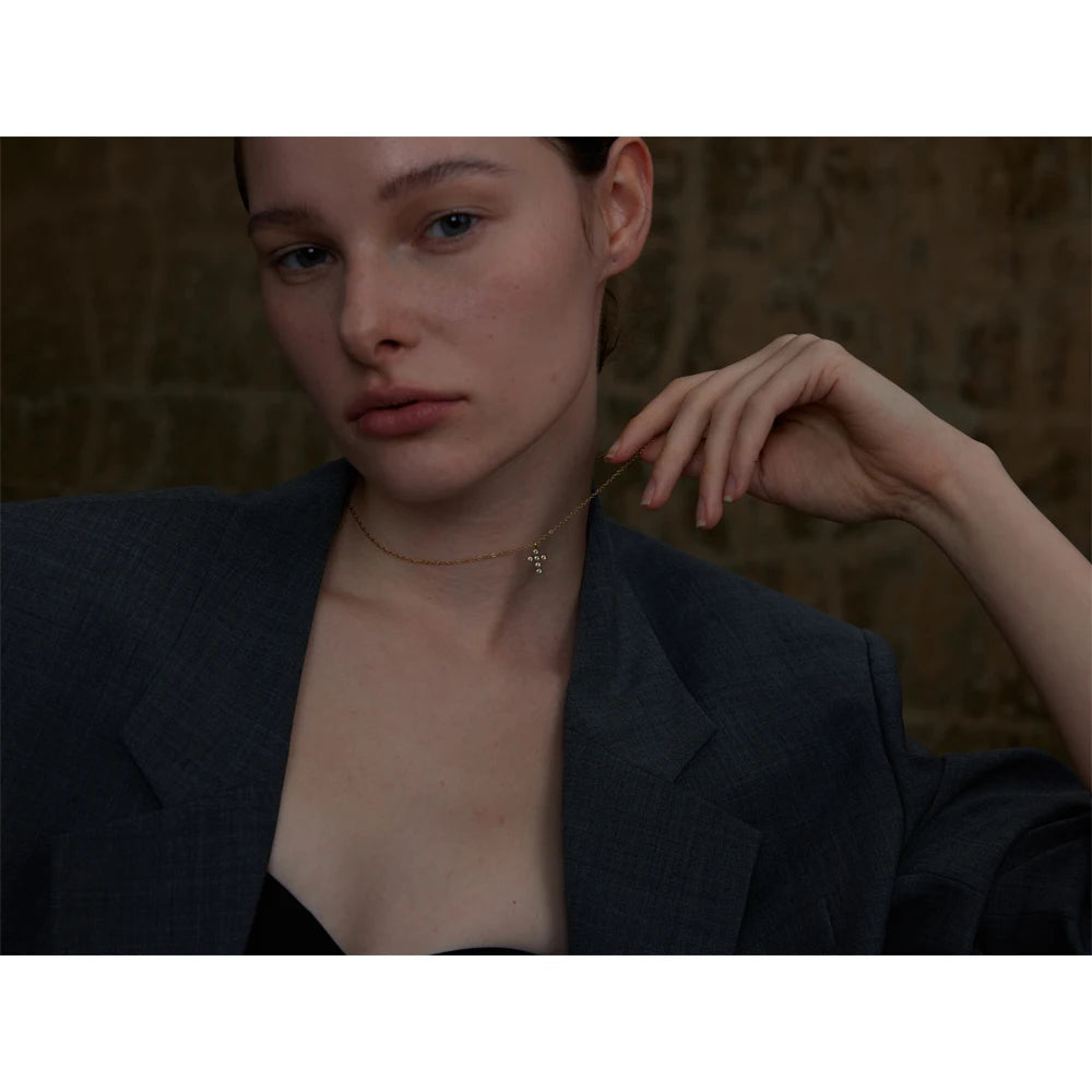 Pendientes Cascade Pearl: Elegancia en Movimiento
