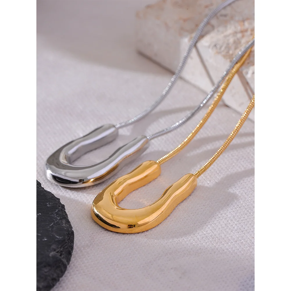 Collar Hera: Escultura de Oro Líquido