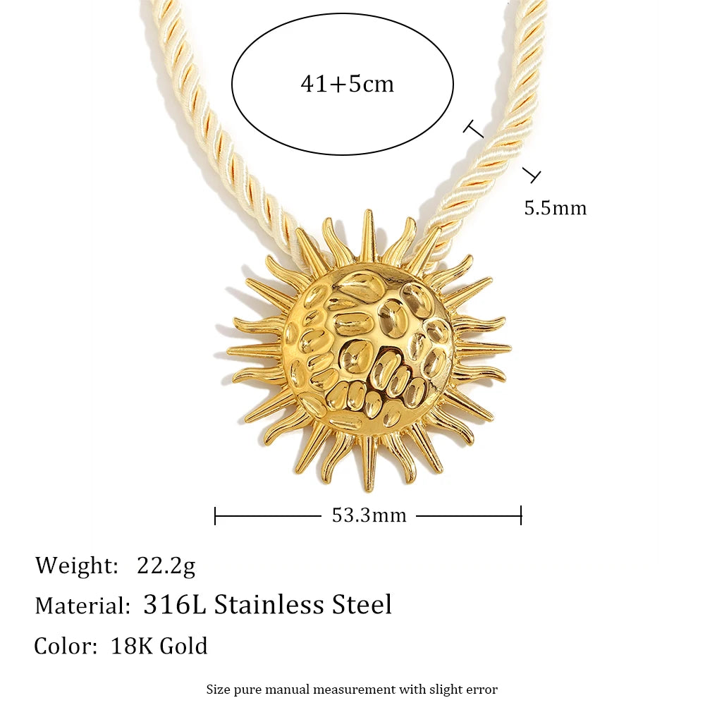 Collares "Ocean Secrets" – Amuletos de Verano en Oro 18K & Acero