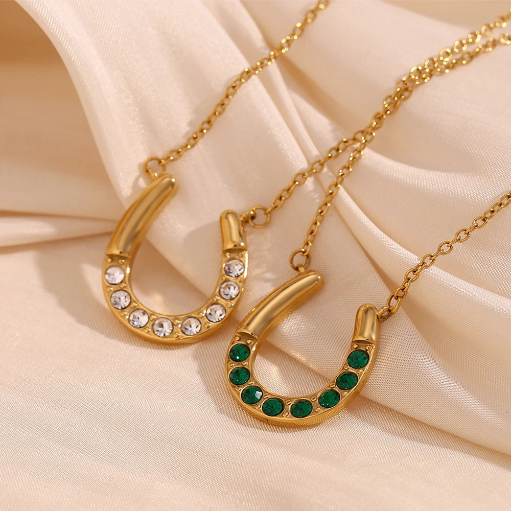 Collar "Lucky Charm" – Herradura con Cristales Esmeralda & Diamond