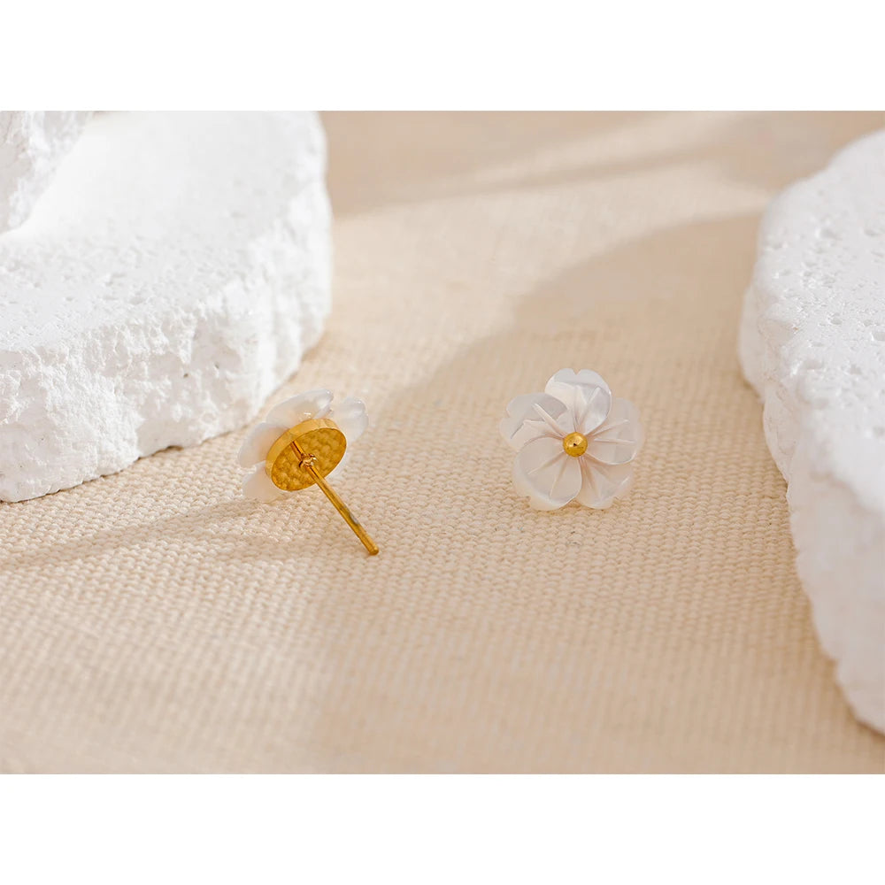 Pendientes Hera Pearl: Escultura y Sofisticación